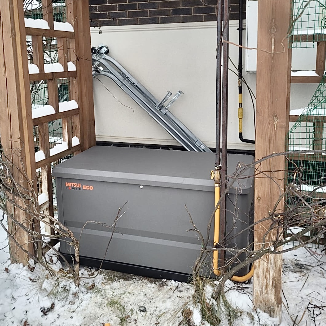 Газовый генератор Mitsui Power Eco в кожухе