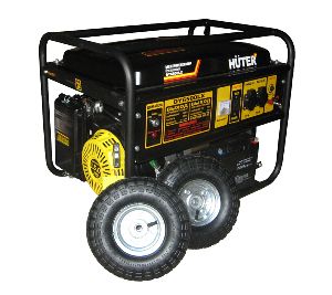 Бензиновый генератор Huter DY6500LX (5 кВт) с колесами и аккумулятором